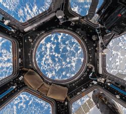 Interior Space : A Visual Exploration of the International Space Station